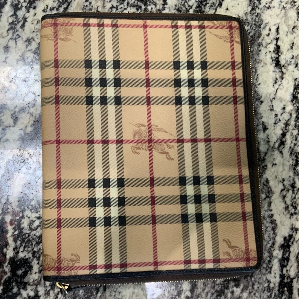 Authentic Burberry zippered Ipad cover w/ Dustbag, COA for Sm Early Gen ipads